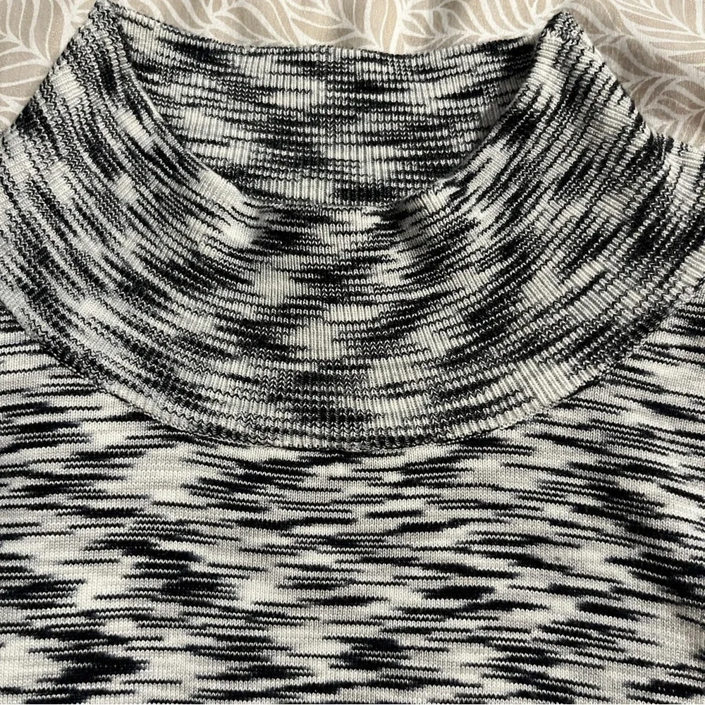 Apt. 9 Women’s L Black & White Patterned 3/4 Sleeve  Mock Turtleneck Sweater